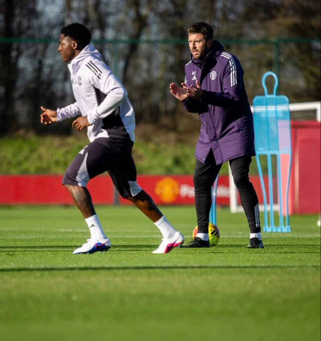 卡里克谈及梅努我喜欢他控球的方式，我认为作为一名足球运动员，尤其是顶级球员，能够