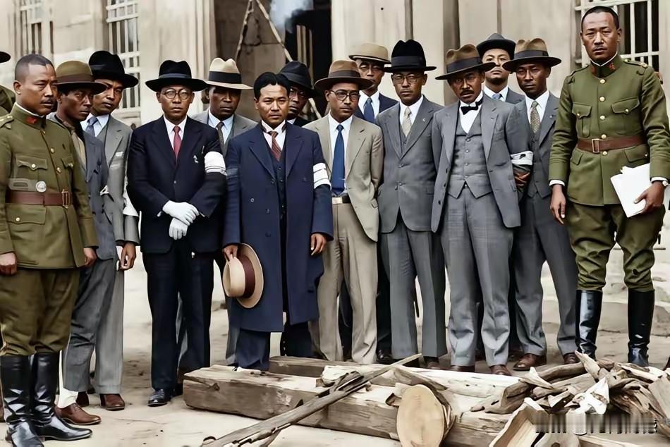 九一八后的第二天，也就是1931年9月19日，日本鬼子在奉天柳条湖拍下了这张照片