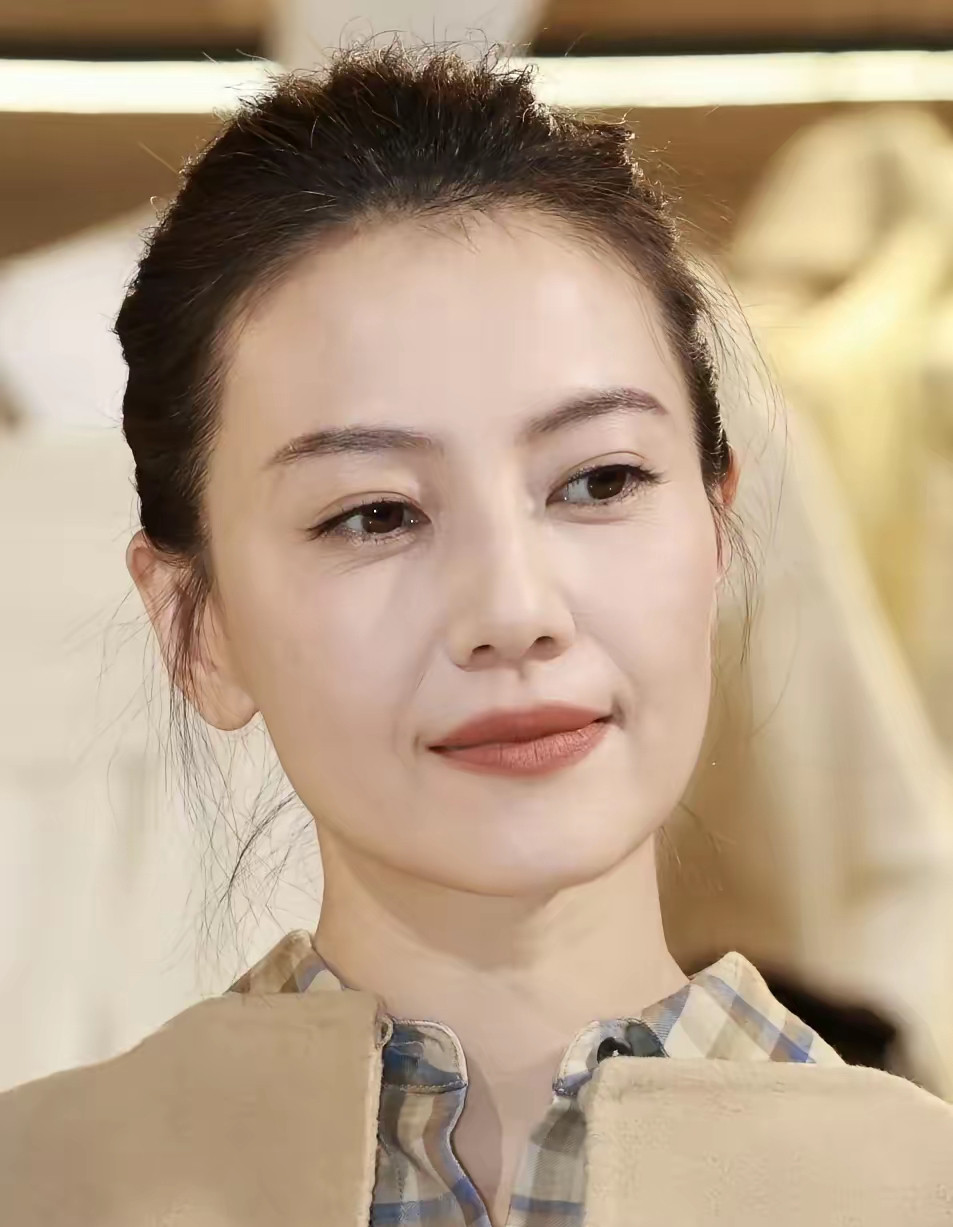 看不懂了！王晶一句“高圆圆没演技”，却意外揭开了娱乐圈最残酷的真相：原来，颜值即