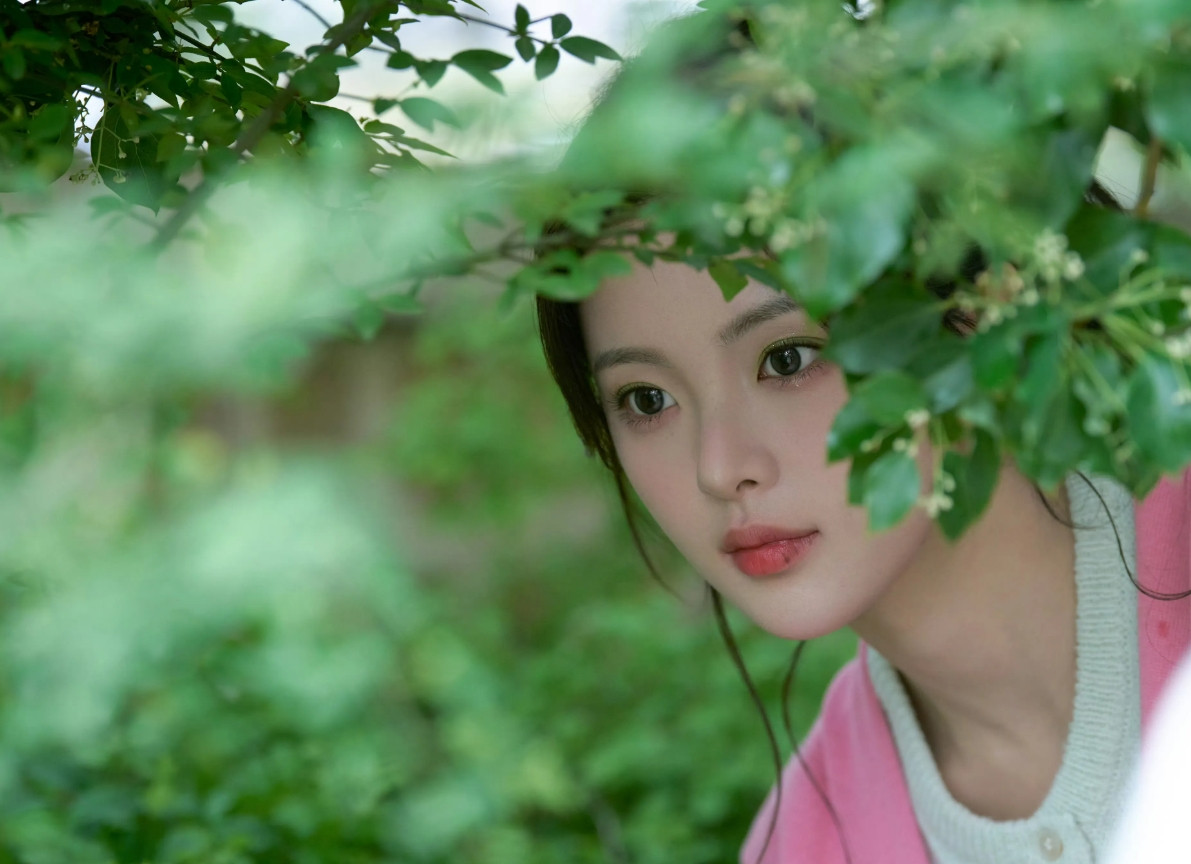 杨超越甜美风广告宣传图