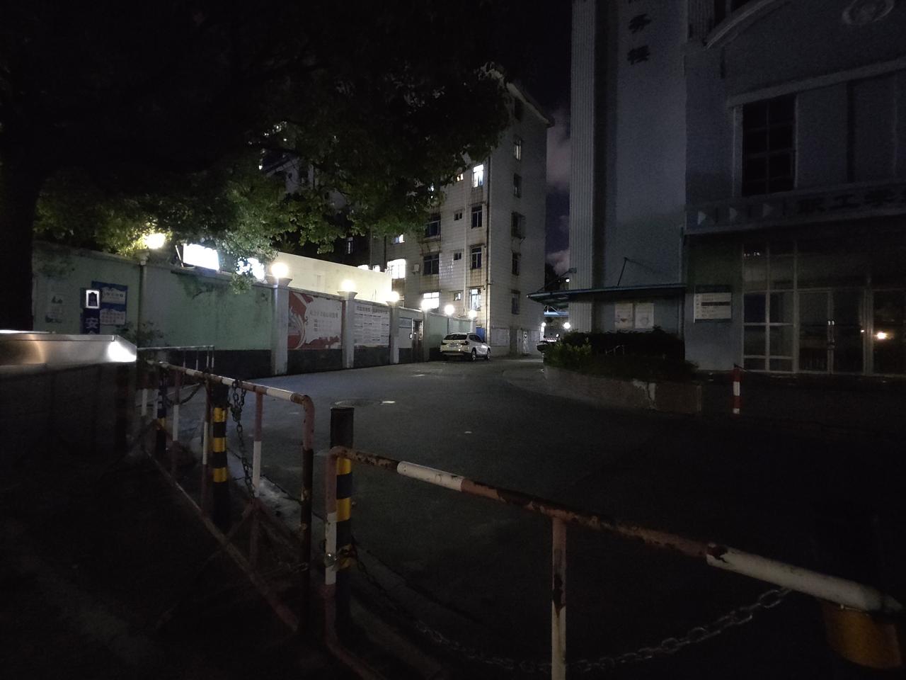 非常治愈的一段话：见过太多普通人，过得又累又拧巴；生活一旦跌入低谷，就习惯性独自