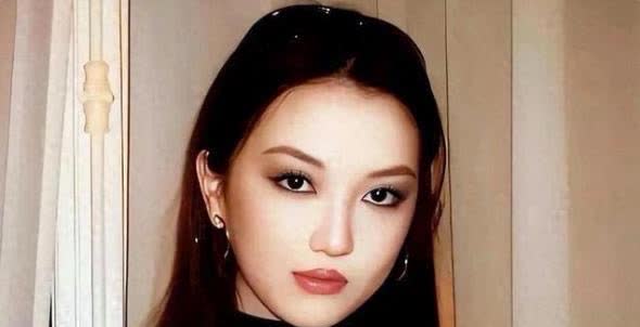 惊爆！王菲估计此刻内心五味杂陈，怎么也想不到，李嫣突然在社交平台发声了！李嫣