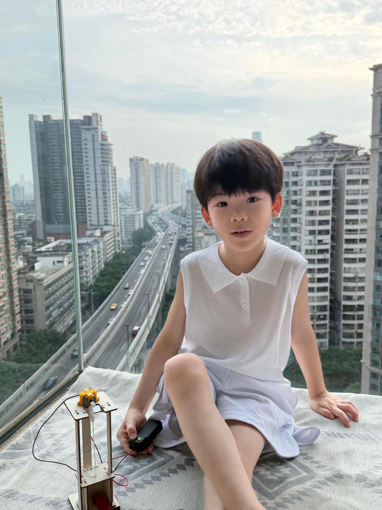 能一直当你的白月光吗。白月光人类高质量萌娃