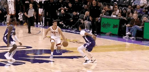 谢泼德是最接近库里的人，三分球更是比同时期的库里还要准，看他的投篮动作和空中躲避