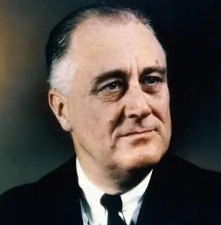 1945年4月12日，罗斯福由于脑溢血骤然离世，第二次世界大战还没打完，联合国也