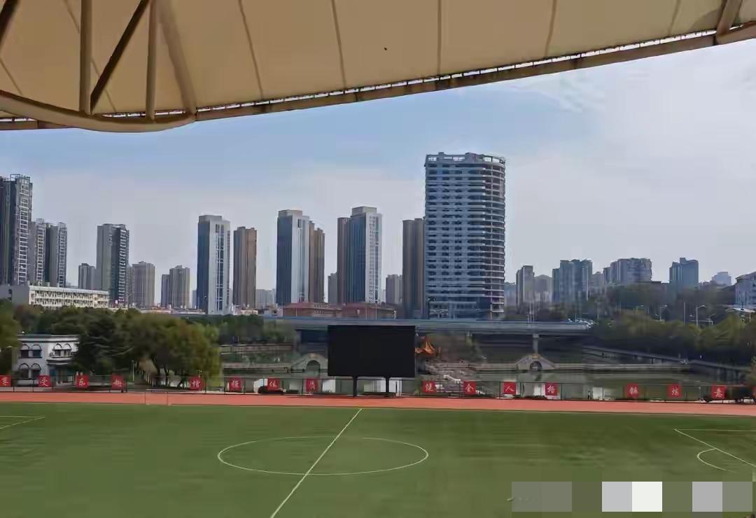 高考350-450分别瞎折腾了！这6所专科，毕业就是“铁饭碗”！邻居家孩子考