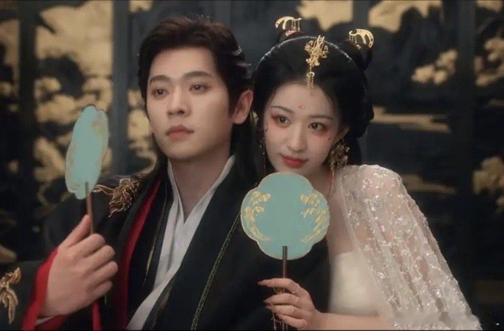 《成何体统》这滤镜也太厚重了吧！磨皮磨到五官都快模糊了，明眼人都看得出来