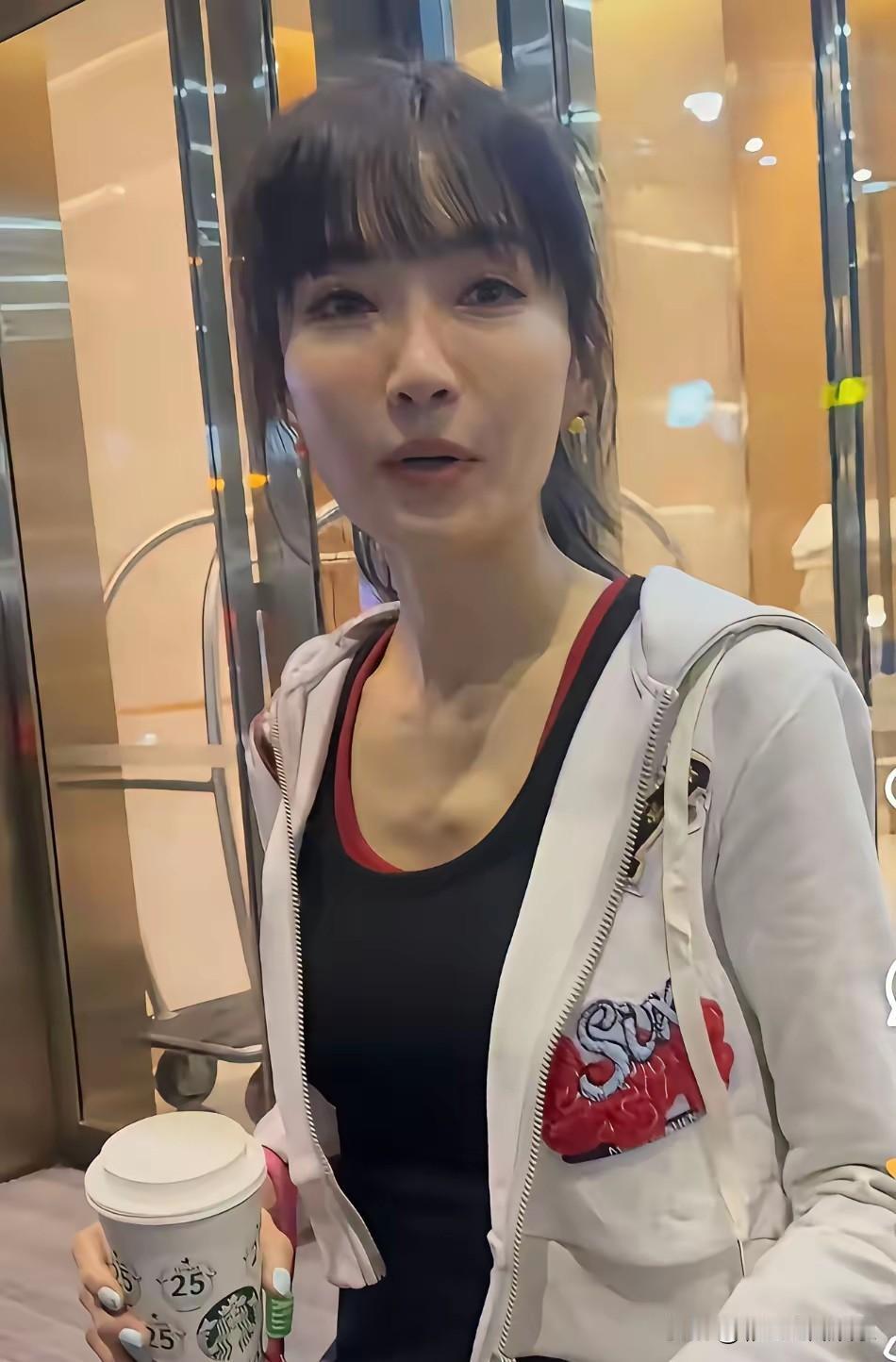 50岁谢金燕真的是满50-30，比人家40岁的还年轻10岁，想知道这是怎么做到的