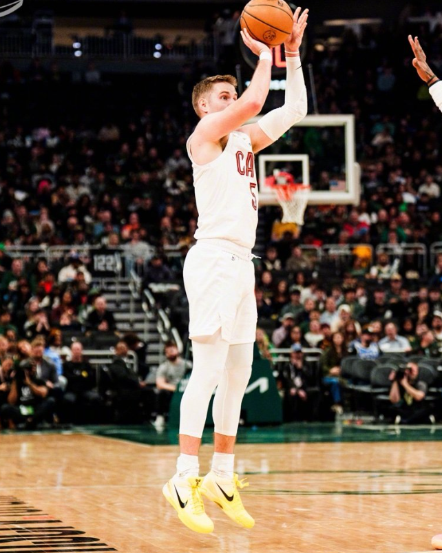 梅丽尔愿意把球给哈登大家发现没？梅丽尔、韦德、爱丽丝愿意把球给哈登莫布里小