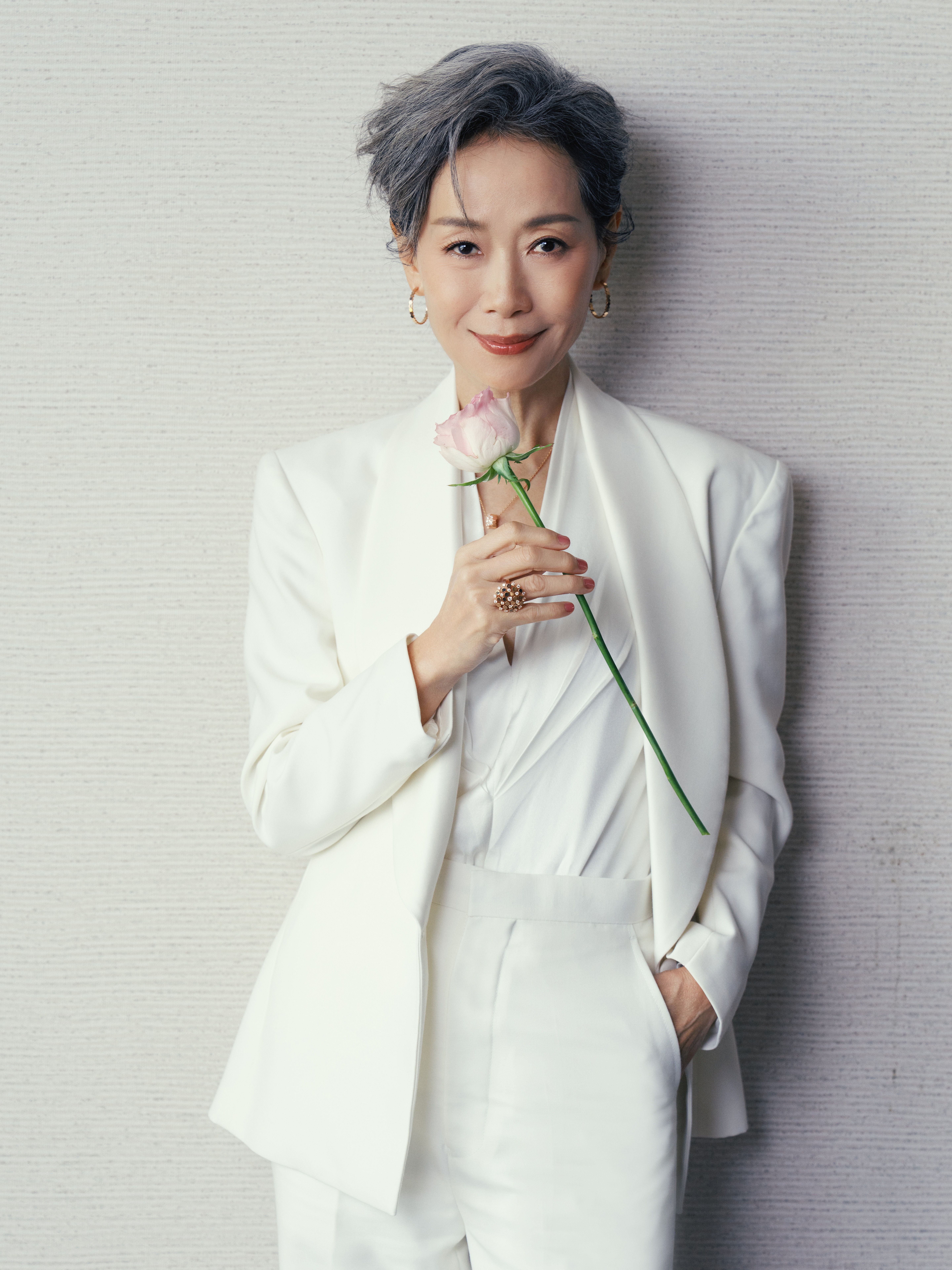 演员叶童受邀出席兰蔻90周年活动，作为兰蔻悦龄时光见证人，叶童老师以一袭利落有型