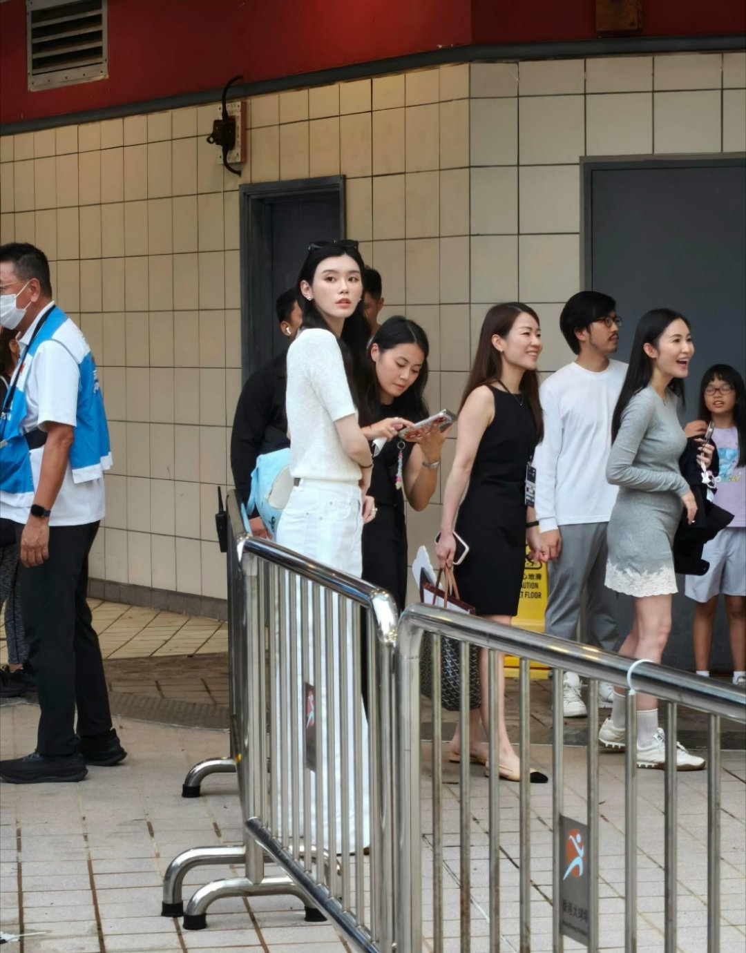 奚梦瑶5岁儿子身高，居然都五岁了，遗传妈妈的身高基因腿好长​​​