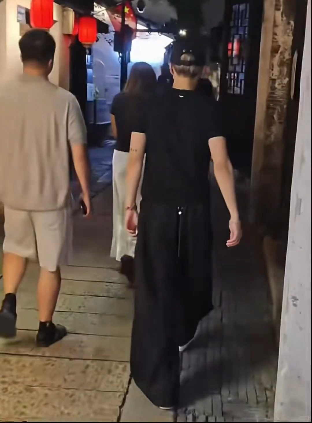 OMG…感觉整个无锡全都在偶遇嘉尔全无锡都在偶遇王