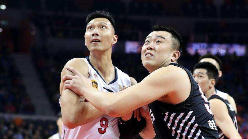 39岁韩德君身材暴瘦, 白发突出呈断崖式衰老, 职业生涯损耗太大