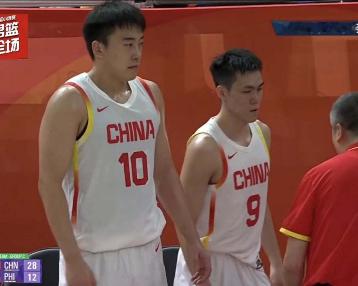 现在中国篮球最大的问题，就是很多年轻球员进国家队心态变了，他们满脑子只想刷好看的