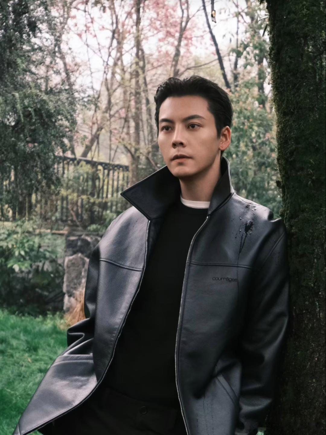 1.陈伟霆新剧宣传期已经结束，近期也陆续传出不少与他一家三口有关的消息。2.