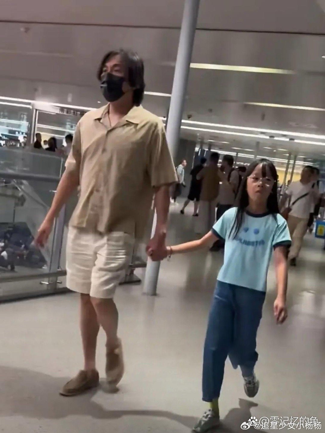 秦昊和伊能静的女儿，没有继承爸妈的美貌。​​​