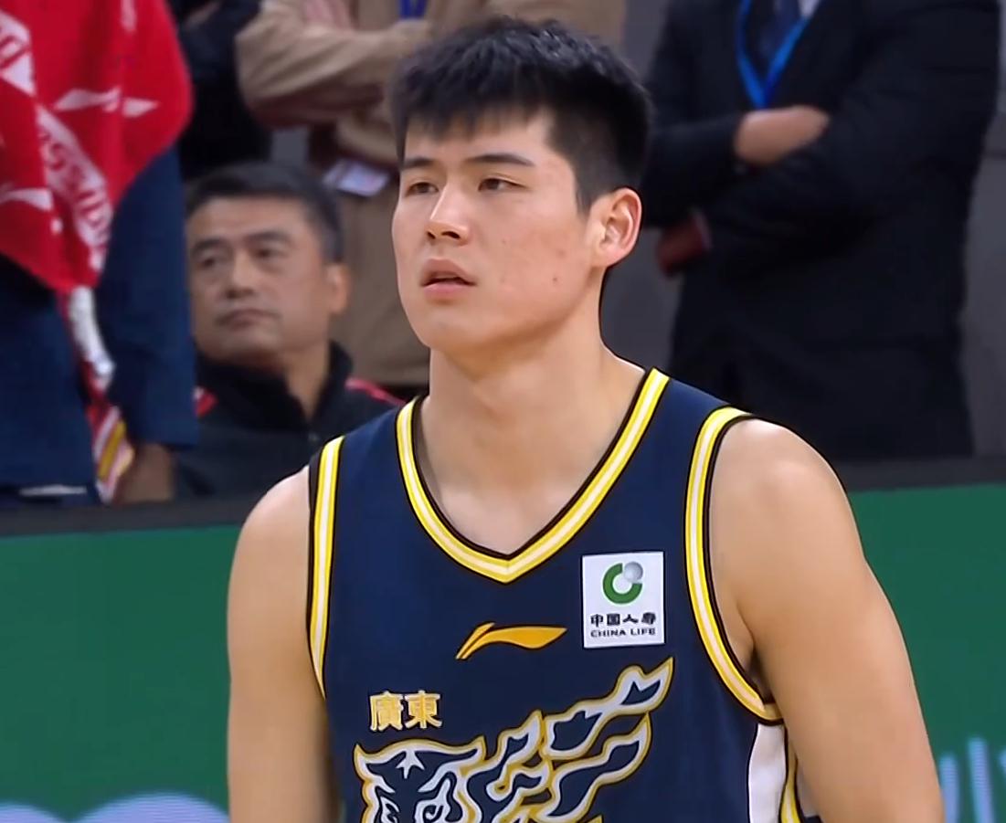 广东87-88浙江，不得不说的几个点：1.最后时刻被约克这种超远的神仙三分球绝