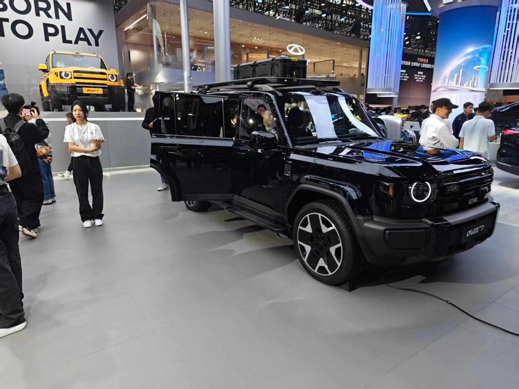 前几天我去静态体验了一下iCARV27，说真的我蛮喜欢这种未来经典设计的感觉，