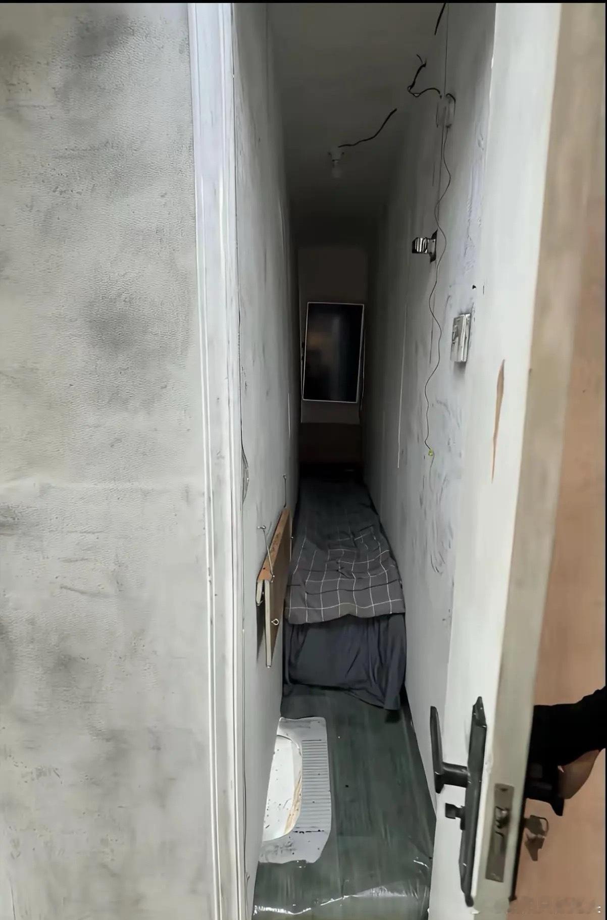 这个房子100元一个月[笑着哭]