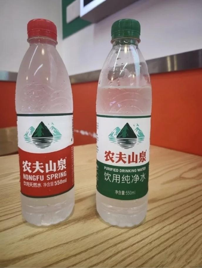 有没有懂的啊，农夫山泉红瓶和绿瓶到底有什么区别呢？喝哪种更好一些[抠鼻].