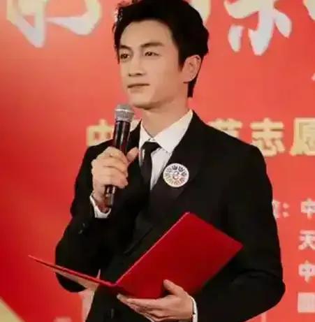 陈晓回合肥教艺考？娱乐圈都看懵了！陈晓这是怎么了？一觉醒来，他居然回合肥老家教