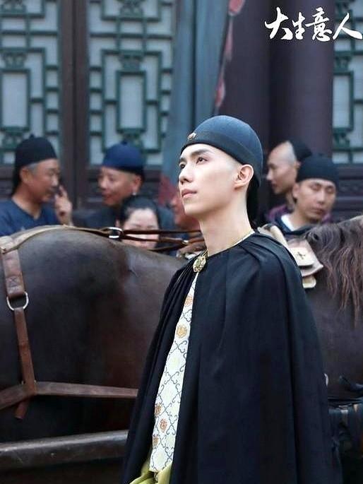 别信什么“嫁”给资源就能翻身。李万堂用一生证明，上门女婿最狠的报复，不是带走财