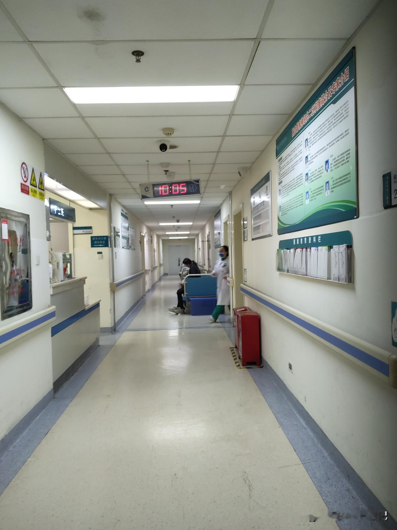 我决定给我84岁的妈妈报个学医的班让她去学一年医！不然我拿她那是真的没辙！现在