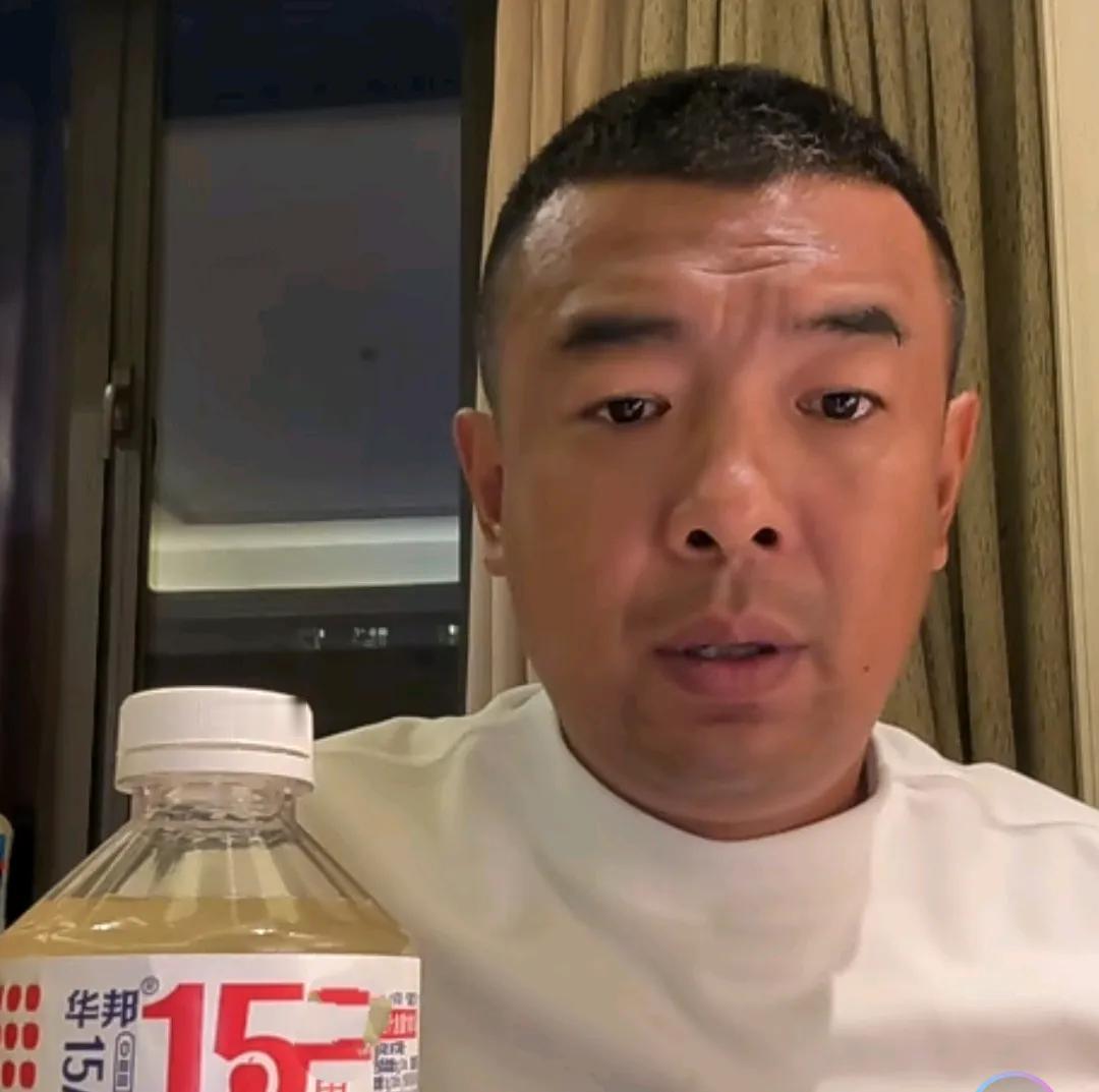 前国脚徐亮痛批了北京国安队亚冠比赛输球的表现。他在直播间表示，中超大部分球队都