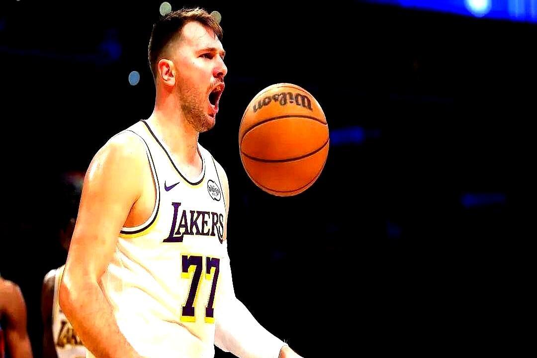 场均34分却打31场，MVP直接没戏东契奇换紫金服后火力更猛，膝盖和背却轮