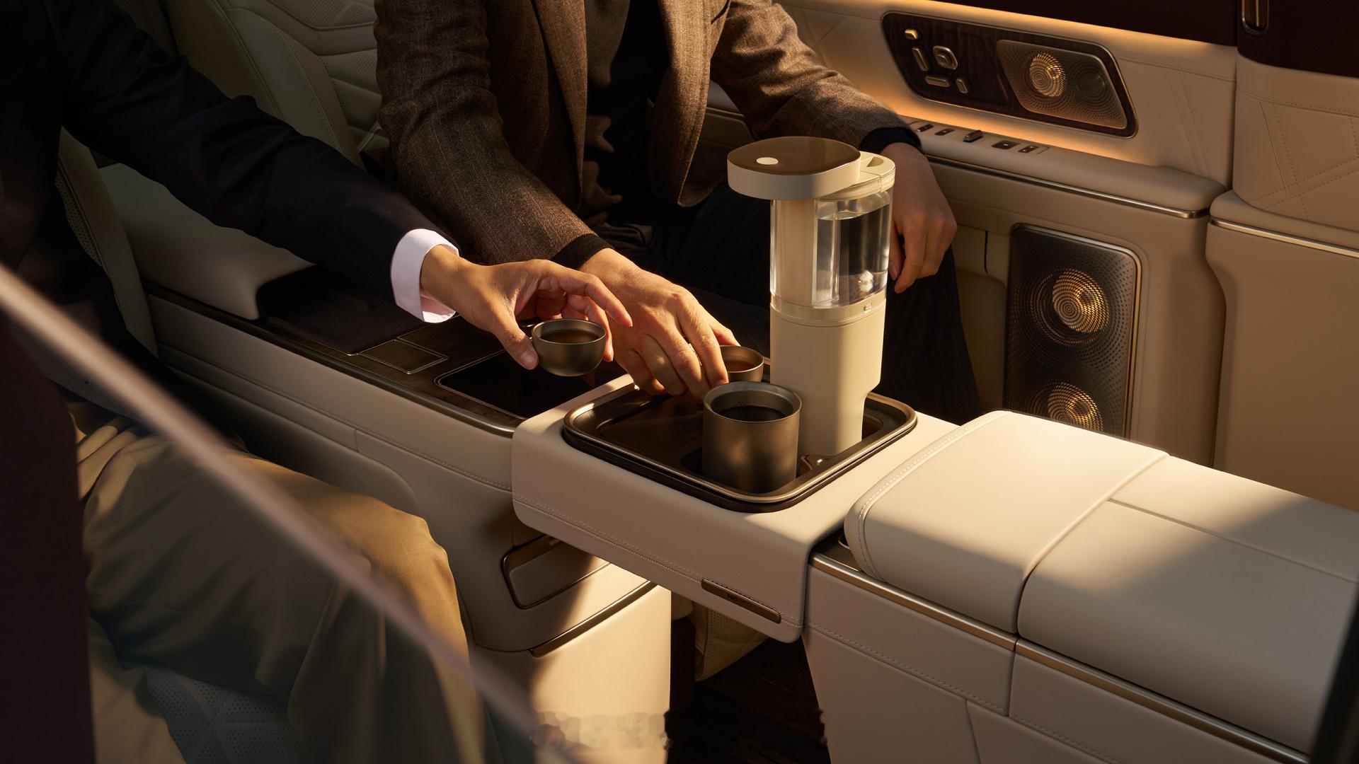 终于解密了！蔚来这次的设计真的太懂了——隔断不是“硬隔断”，而是一个可灵活启用的