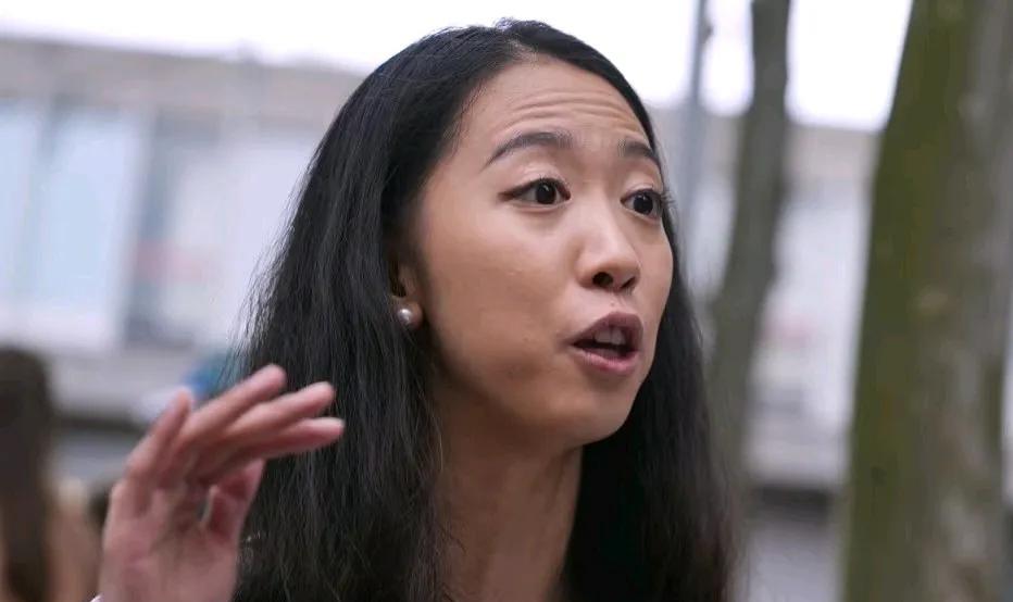 信口雌黄？！蒋雨融自述初中上的青岛65中是一所条件很不好的学校，对这样的评语，本