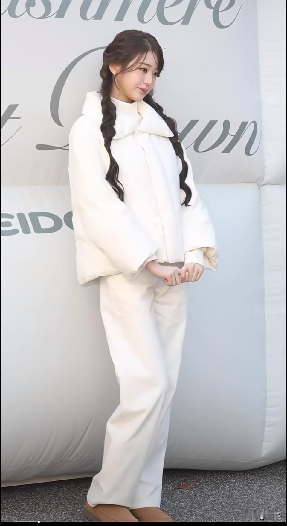 时时刻刻要求自己完美太厉害了..很守豆德，本来爱豆就该时刻在人前保持形态。[6]