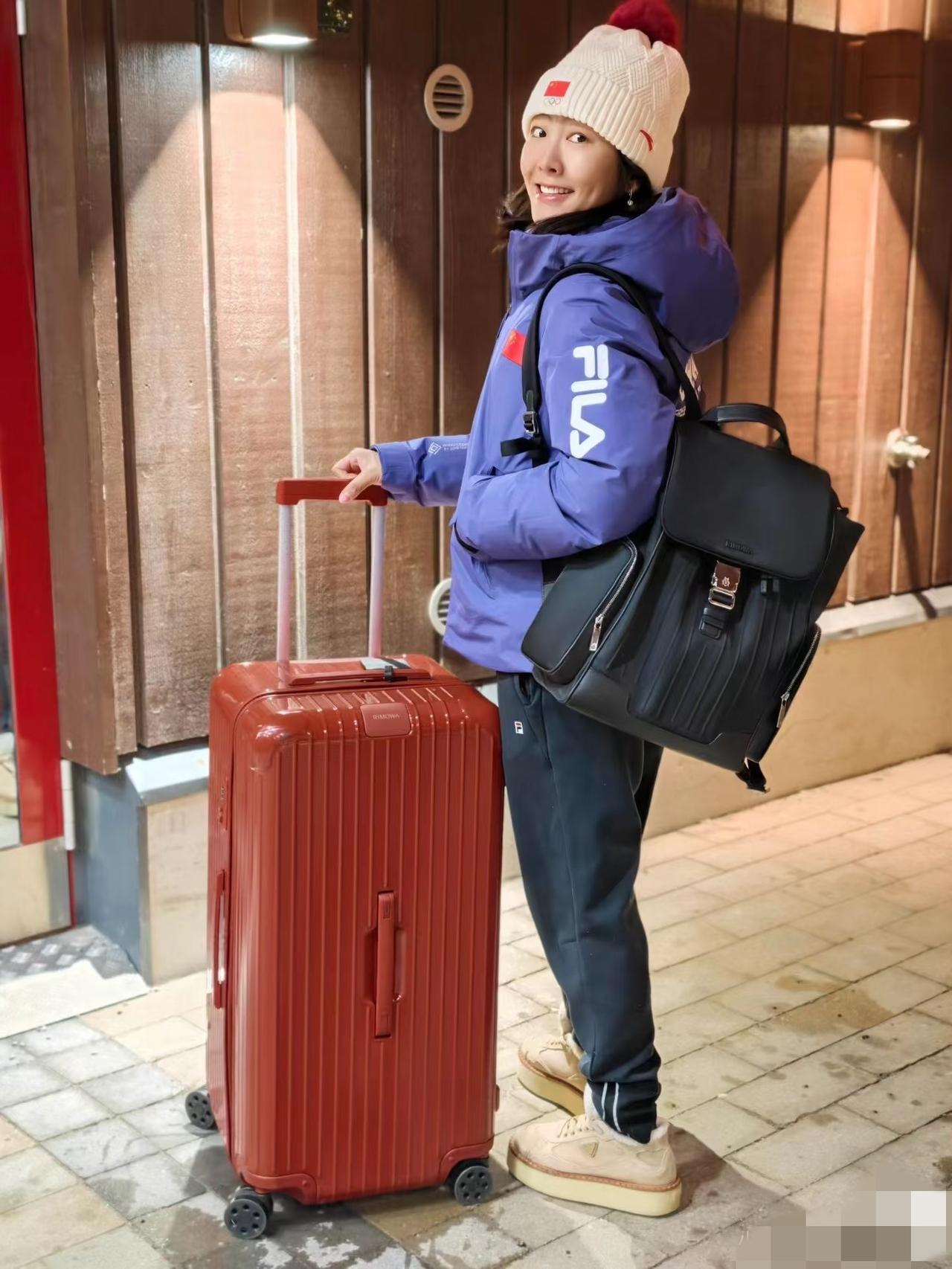 徐梦桃夺金后立马换了苏翊鸣的同款包包，却没有给老公王心迪买，她的偶像是苏翊鸣！