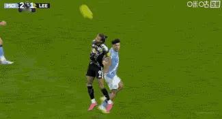 点球被扑出来再补射！这种奇葩规则是哪个天才想出来的？今晚进行的英超联赛第13轮