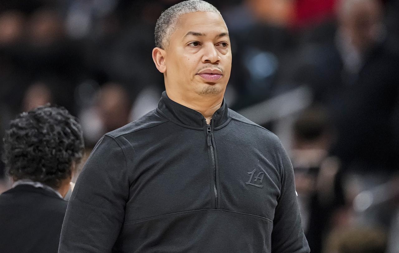 别被球星晃了眼，快船这艘航母，现在专打“鱼腩”。7场胜利，对手名单摊开：太阳、