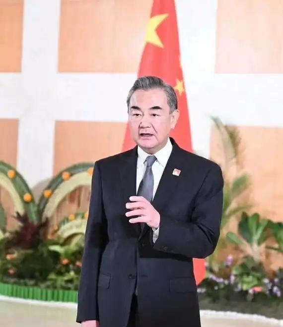 王毅外长这次欧洲之行很不寻常——没有金砖兄弟助阵，没有多边会议掩护，就带着中国的
