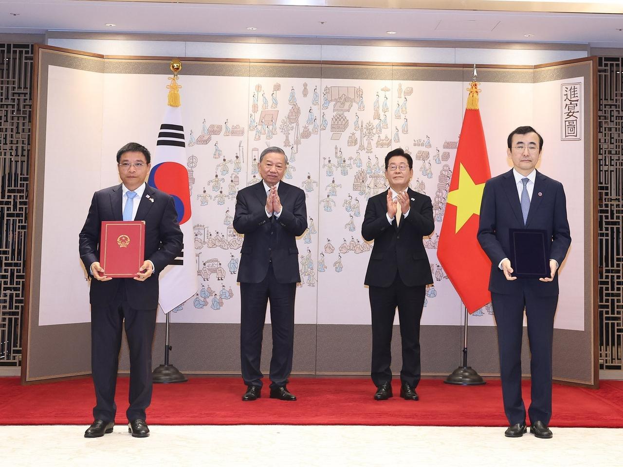 越南670亿高铁项目玩“三国杀”：刚和中国定下车同轨，转头想找韩国？越南南北