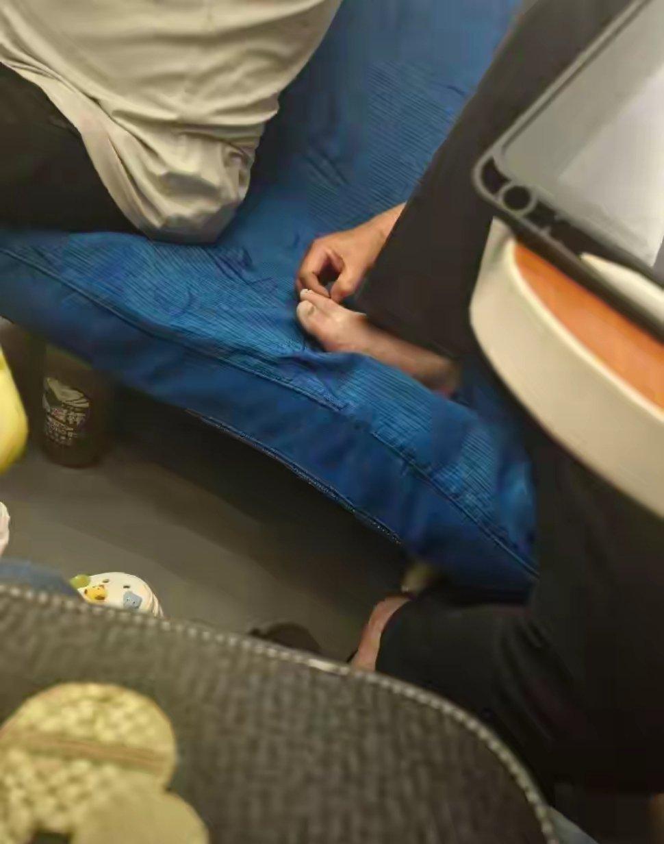 第一次对公共场所的脏有了清晰认知…