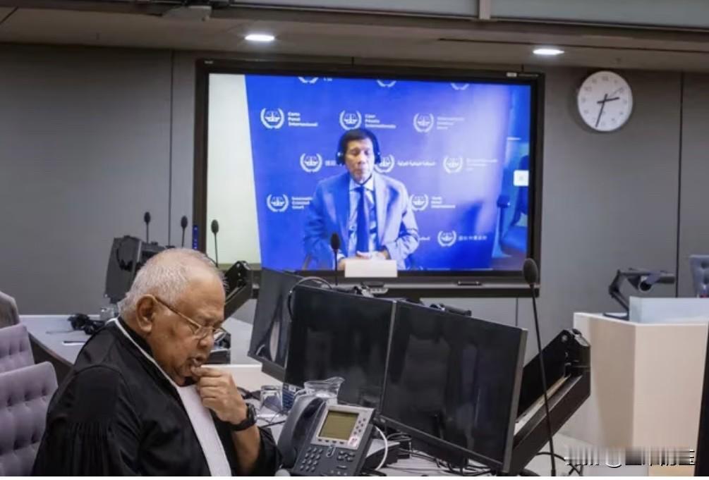 国际刑事法院于周五公布了一份详细文件，其中包含了对菲律宾前总统罗德里戈·杜特尔特