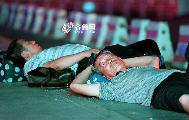 都做好心理准备！7月15日，2026年的三伏天正式开场，一来就是40天的加长