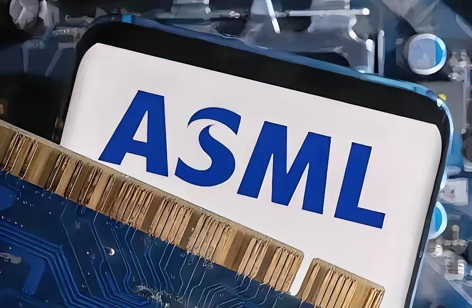 谁都清楚，荷兰在半导体圈子里的底气，全靠ASML那台EUV光刻机。这玩意儿是造7