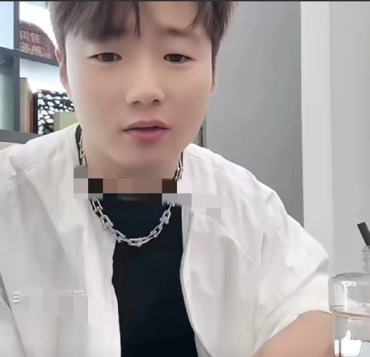 白小白回应没有去上T佑与崔阿扎婚礼，这几天太忙了！白小白