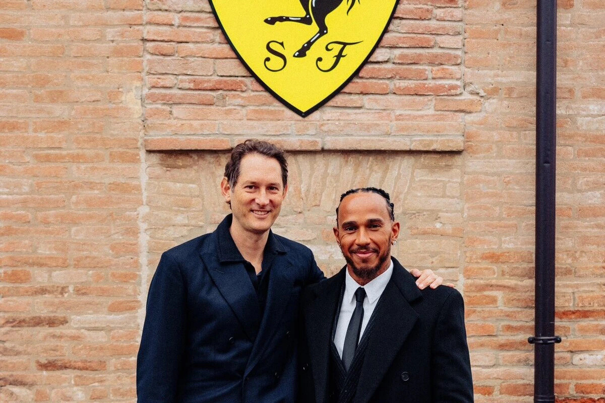 F1 法拉利主席约翰·埃尔坎向汉密尔顿在巴塞罗那的夺冠表示祝贺，并向肯...