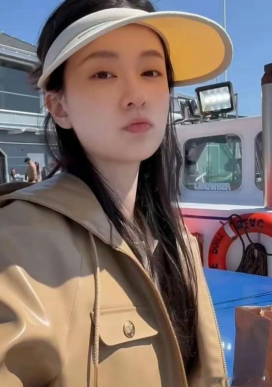 乔欣和老公赖柏霖这次美国度假看起来真的太开心啦！出海钓鱼，开心大叫，隔着屏幕都