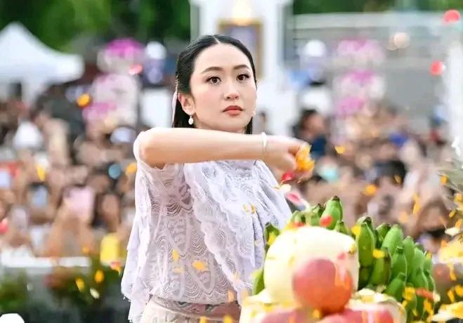 屋漏偏逢连夜雨，佩通坦又遭遇新挑战。据泰国媒体消息，泰国反贪委员会欲对佩通坦展开