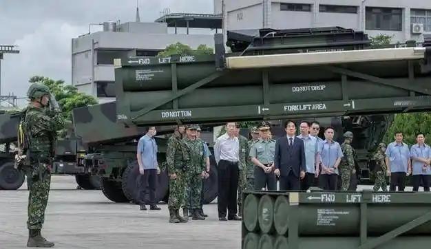 要是中国出手拦下美国卖给台湾的武器，后果会怎样？说白了，这十有八九就是美国给咱们