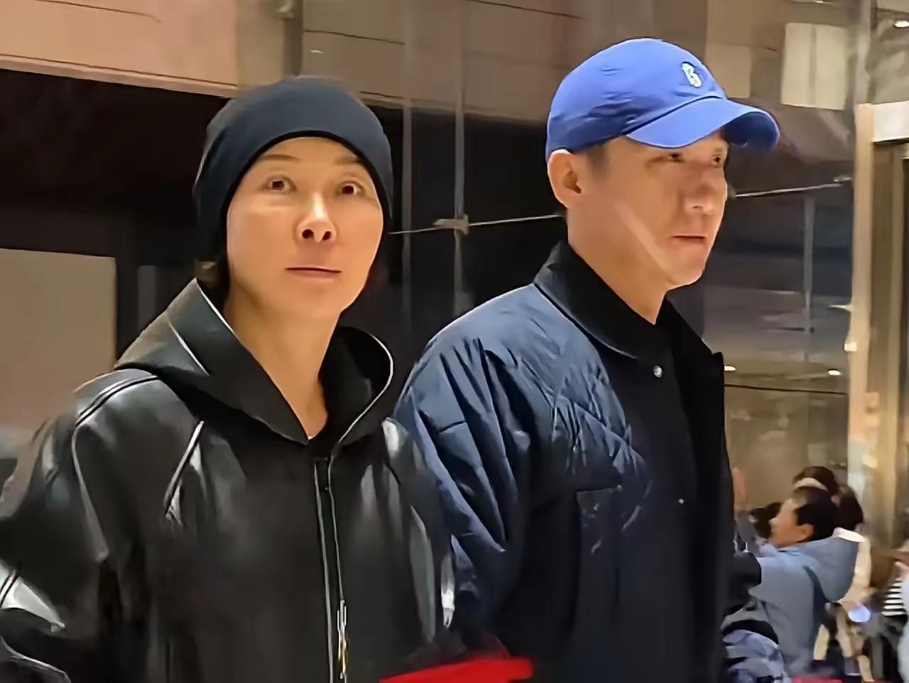 柯蓝和黄志忠冲上热搜！​4月9号，柯蓝和男友黄志忠被拍到一起去北京天桥，观看张