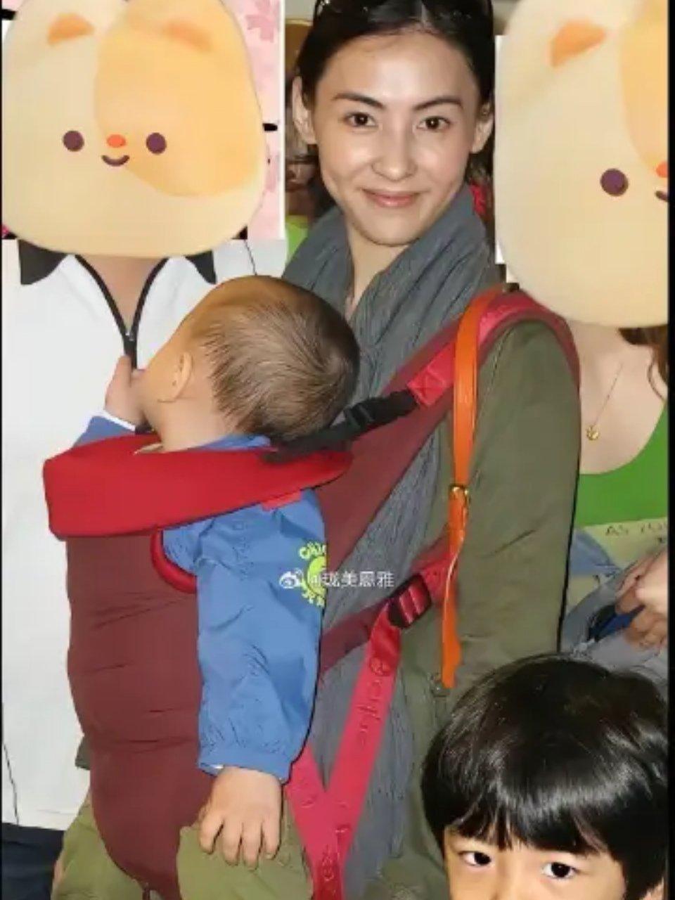 任何人都没有资格指责一个独自抚养两个孩子的母亲