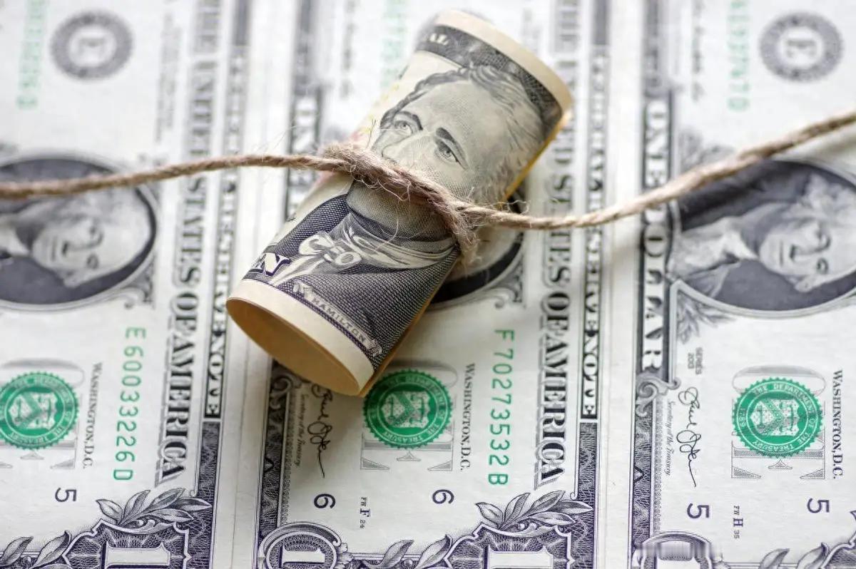 美联储盼着中国早点把手里那7800亿美元的美债卖出去，也怪不得他们迟迟不肯降息。