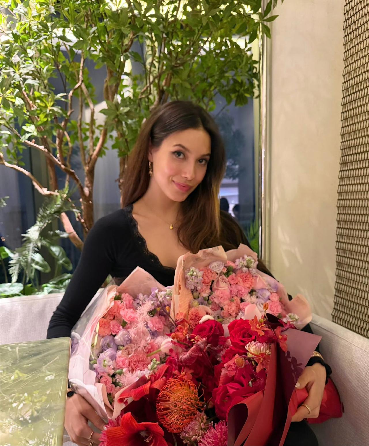 谷爱凌，深夜高调发文。3月2日深夜23点48分，谷爱凌还在熬夜中，她在社交平